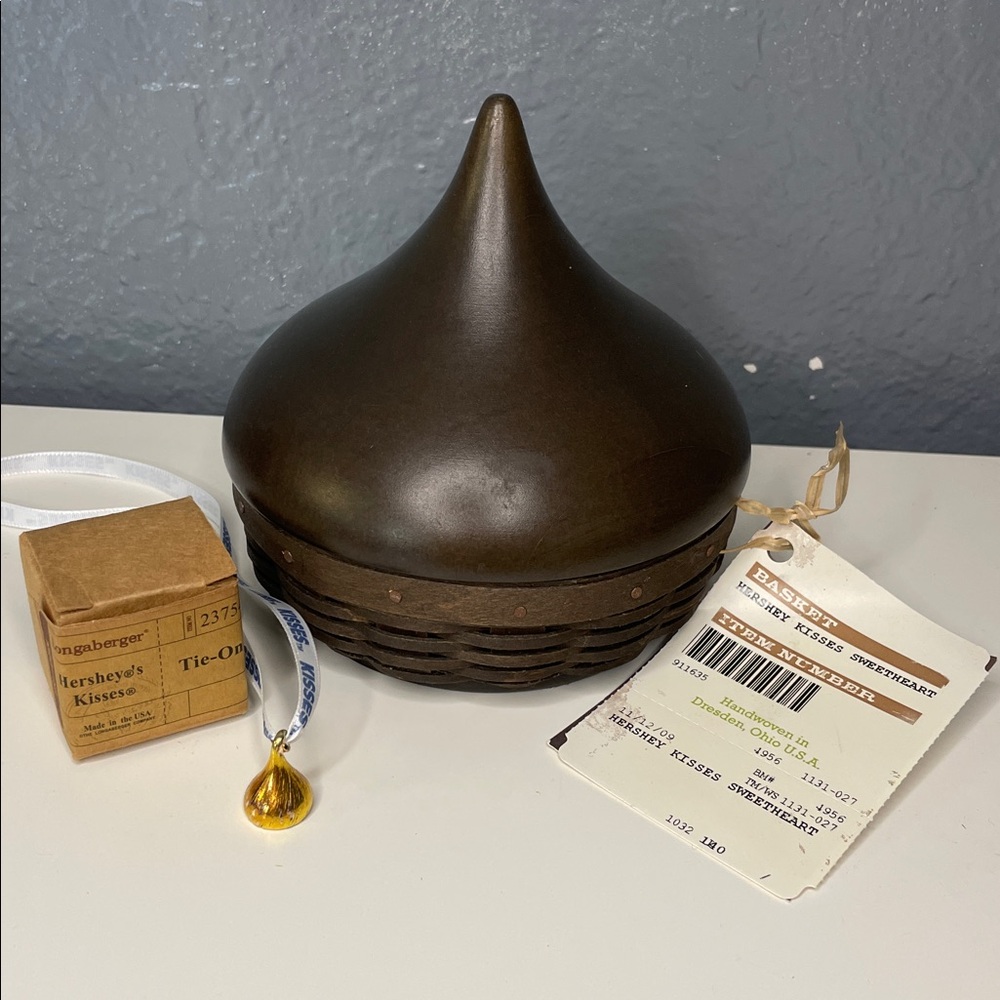Longaberger Hershey Kisses Sweetheart Basket w/ WoodCraft Lid & TieOn 2009